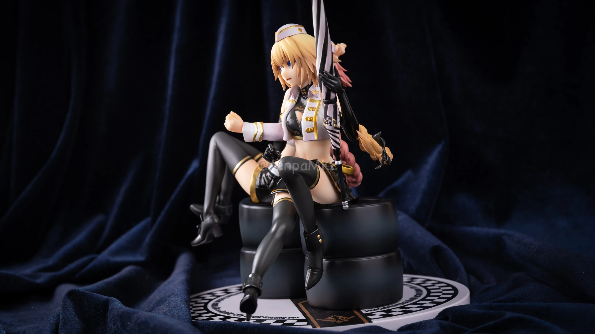 フィギュアレビュー「ジャンヌ・ダルク＆アストルフォ TYPE-MOON RACING Ver」plusone DSC01520