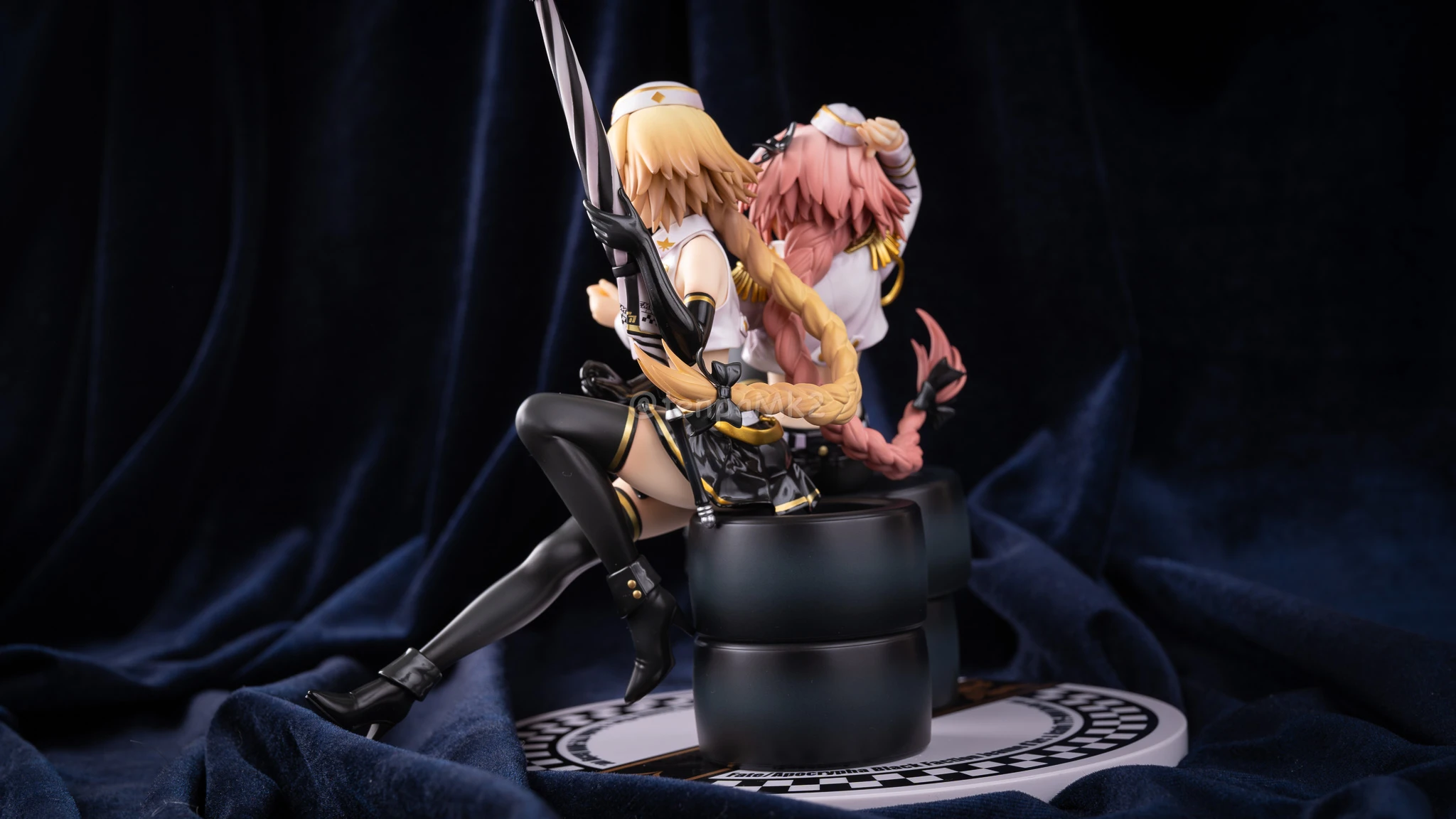 フィギュアレビュー「ジャンヌ・ダルク＆アストルフォ TYPE-MOON RACING Ver」plusone DSC01521