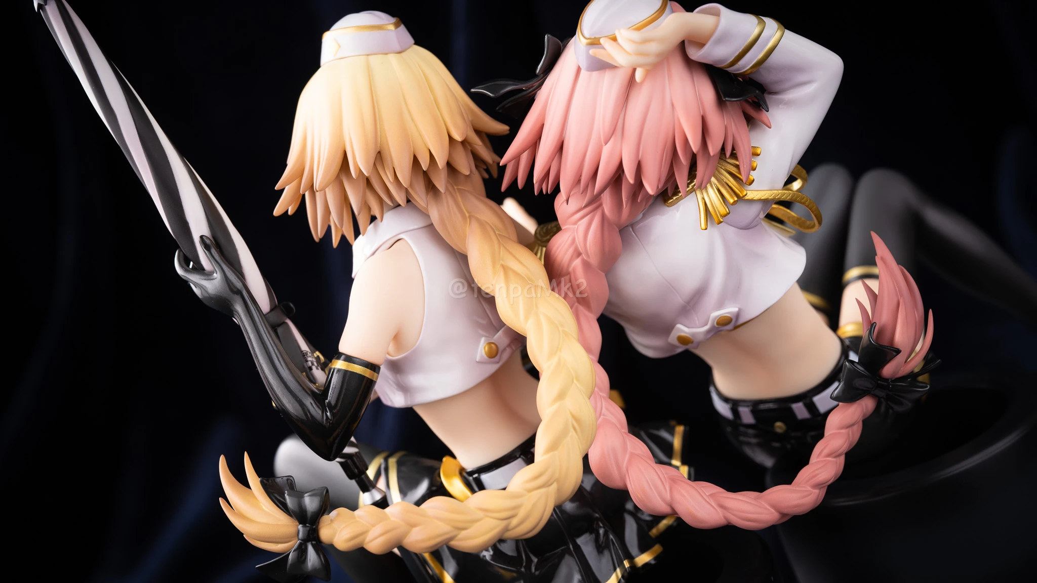 フィギュアレビュー「ジャンヌ・ダルク＆アストルフォ TYPE-MOON RACING Ver」plusone DSC01550