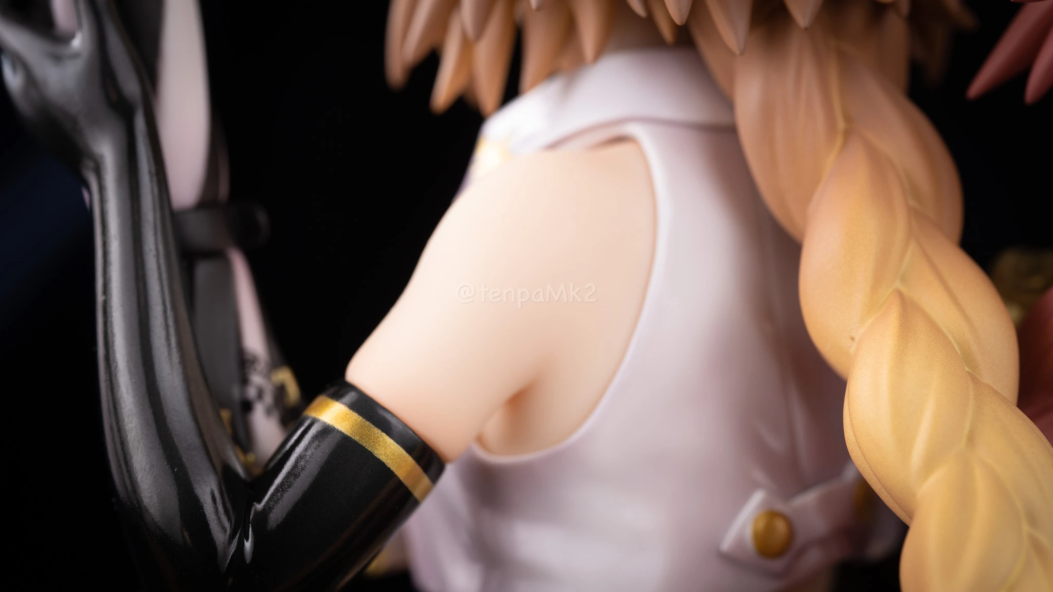 フィギュアレビュー「ジャンヌ・ダルク＆アストルフォ TYPE-MOON RACING Ver」plusone DSC01587