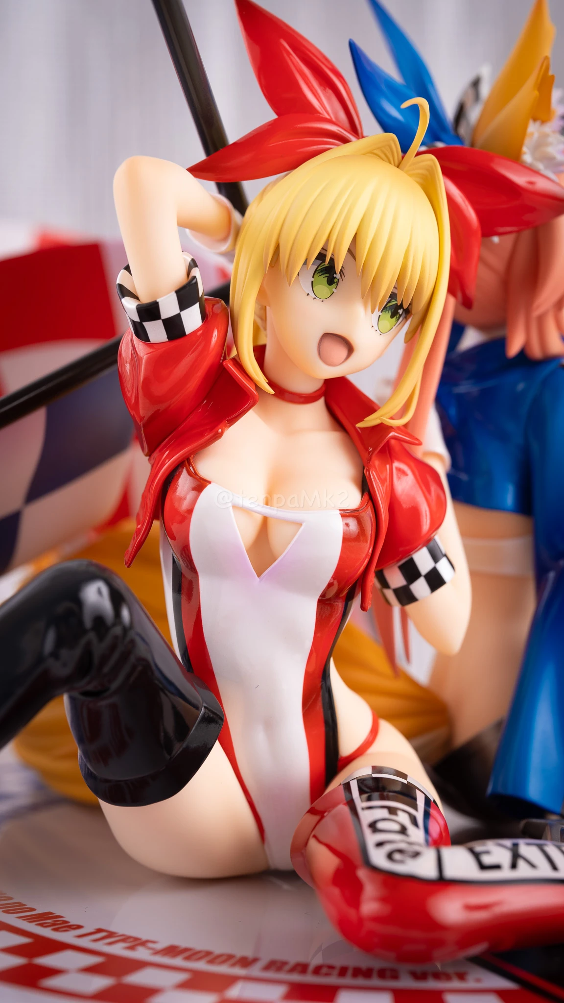 フィギュアレビュー「ネロ・クラウディス&玉藻の前 TYPE-MOON RACING Ver」plusone DSC02448
